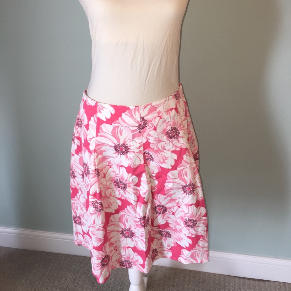 Skirt. Pink and white.